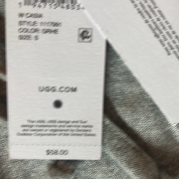NWT Ugg set in light gray. - Picture 8 of 8